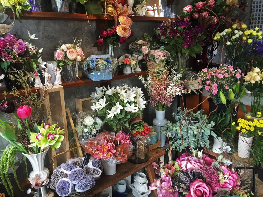 Fresh floral arrangements by Flor Amor for delivery