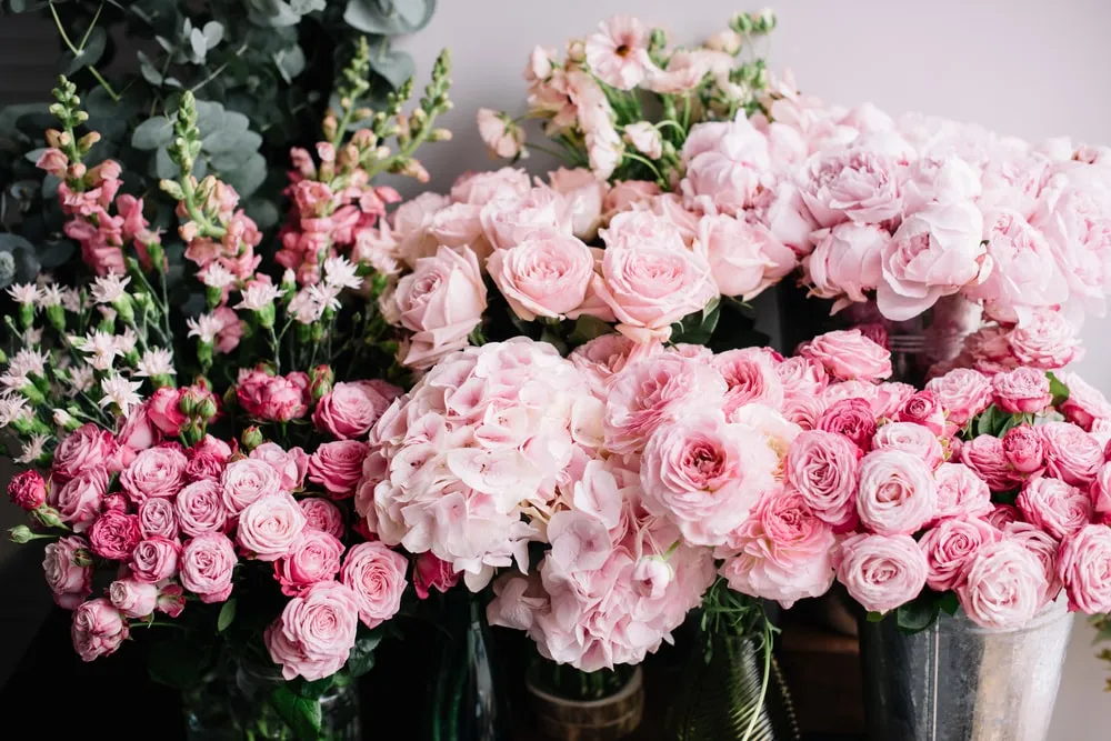 Fresh floral arrangements by Flor Amor for delivery