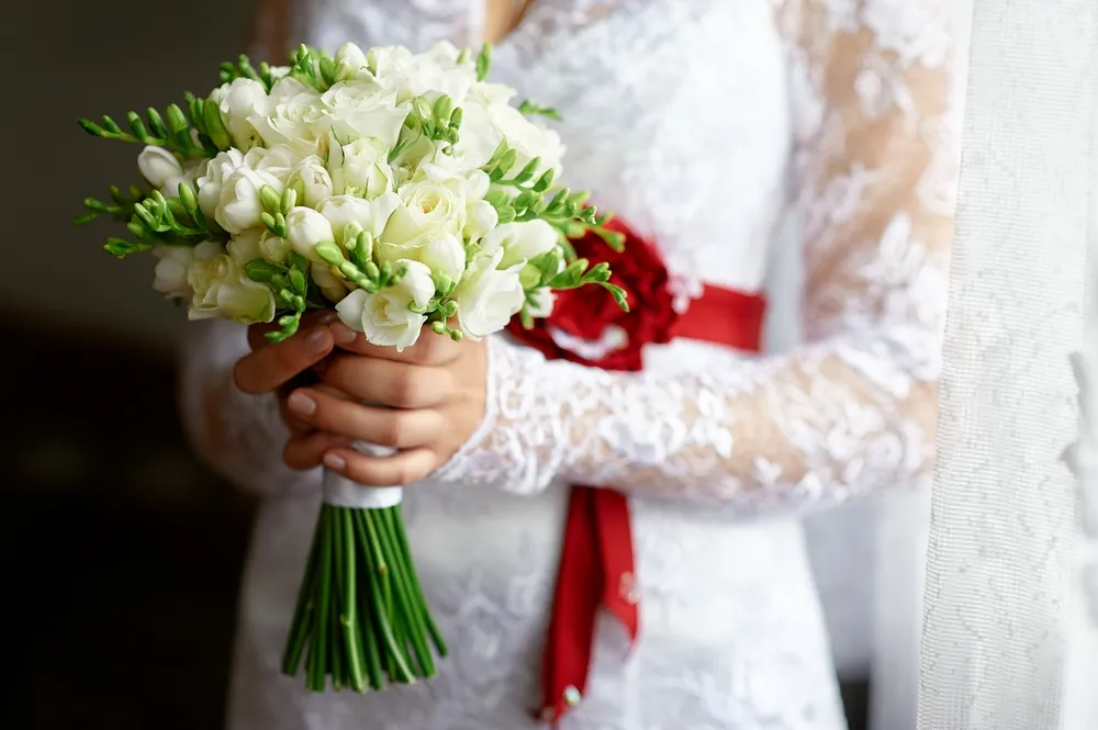 Chic Minimal Wedding Bouquets