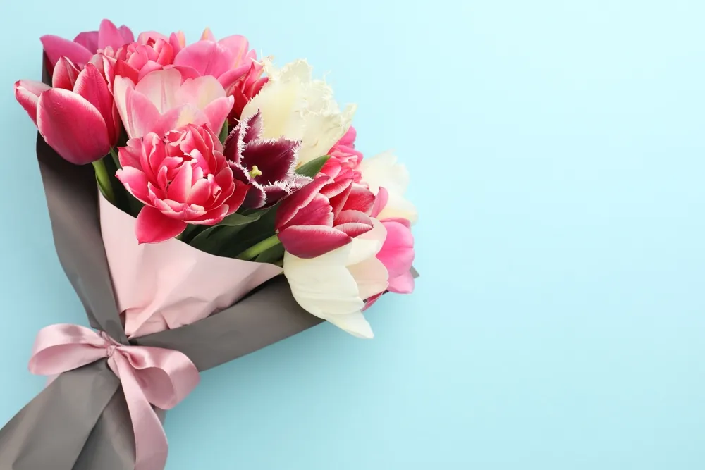 minimalist flower bouquets